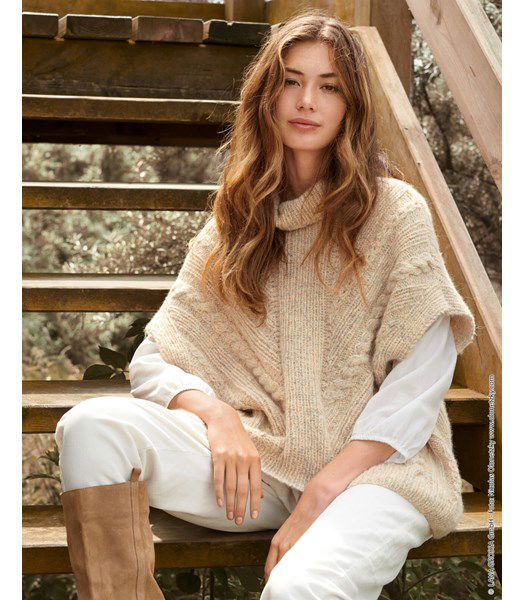Breipatroon Poncho met kabelpatroon