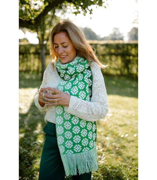 Haakpatroon Bloemenzee sjaal