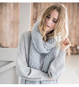 Sjaal gemaakt van Phildar Phil Mohair Soie