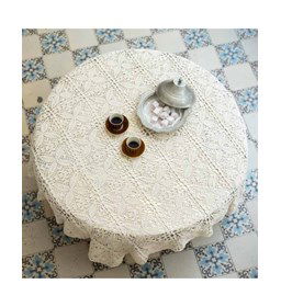 Rond gehaakt tafelkleed. gemaakt van Lang Yarns Marisa en Marisa Color