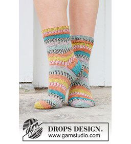 Sokken met strepen gemaakt van Drops Fabel