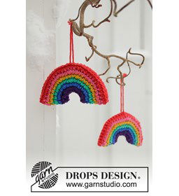Regenboog hangers gemaakt van Drops Paris