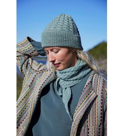 damesmuts met kabelpatroon Elin gemaakt van Lang Yarns Cashmere Extra Lace