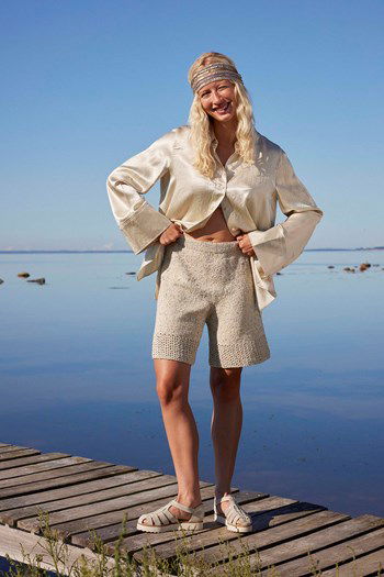 Short Charlotte met brede gehaakte rand