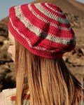 Haakpatroon Zomerse baret met strepen in verschillende kleuren en garendikte