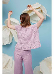Breipatroon recht damesshirt rosalind in driehoekig ajourpatroon gemaakt van Lang Yarns Amira