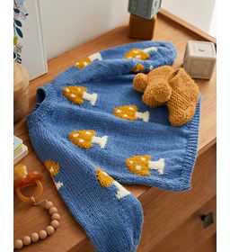 Babytrui met paddestoelen. gemaakt van knopen