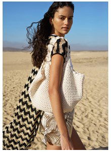 Haakpatroon tas met gaatjespatroon en noppenrand gemaakt van Lana Grossa The Tube Fine