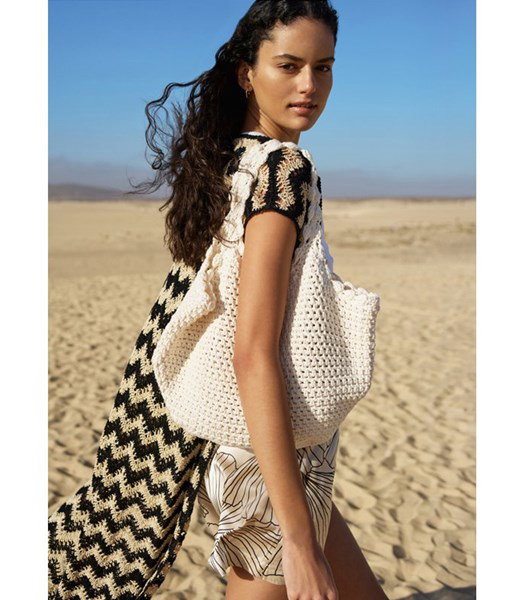 Haakpatroon Tas met gaatjespatroon en noppenrand