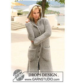 Lang vest met capuchon gemaakt van knopen