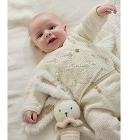 Babyvestje in geblokt ajour patroon gemaakt van Phildar Phil Lambswool 51