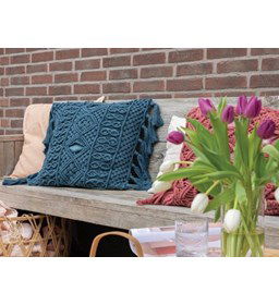 Kussen gemaakt van Durable Macrame