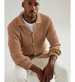 Vest met reverskraag en knoopsluiting gemaakt van Phildar Phil merinos 6