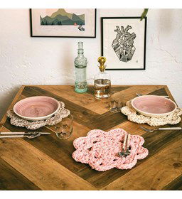 Bordonderzetter Sara gemaakt van Boeken DMC