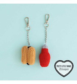 Haakpatroon broodje worst en Ketchup gemaakt van Sluitingen - Sieraden benodigdheden