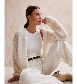 Eenvoudig te breien damesvest  gemaakt van Boeken Phildar