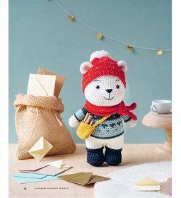 Ijsbeer met postzak gemaakt van Scheepjes Catona 25 en 10 gram