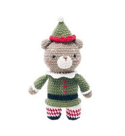 Knuffel beer als kerstelf  gemaakt van Haaknaalden