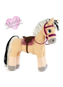 Haakpatroon pony floortje met tweekleurige korte manen en staart gemaakt van DMC borduurgaren