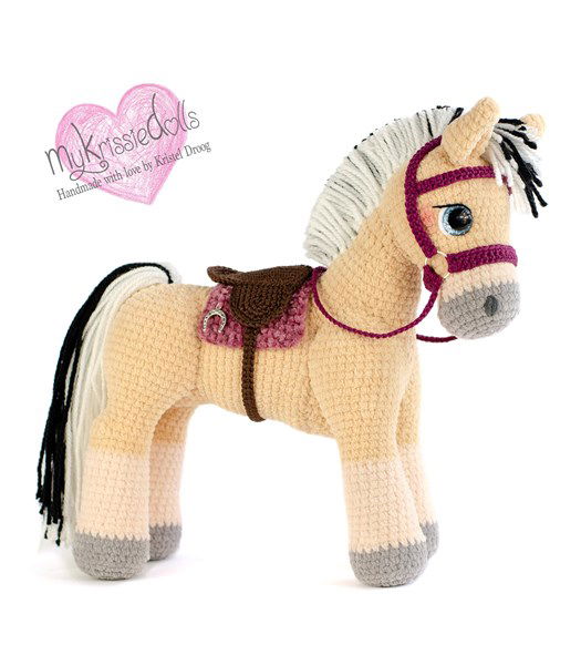 Haakpatroon pony floortje met tweekleurige korte manen en staart