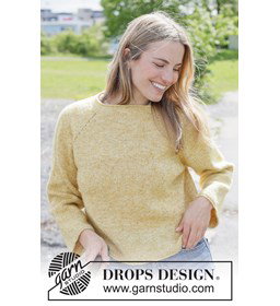 damestrui September Joy Sweater met kabels en rolranden gemaakt van Breinaalden zonder knop