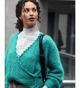 Wikkelvest met geschulpte rand gemaakt van Phildar Phil Mohair Soie