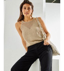 Hemdje met smalle schouderbandjes gemaakt van Phildar Phil Starlight