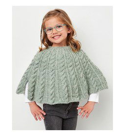 Cape voor meisjes in kabelpatroon gemaakt van Phildar Phil Givre