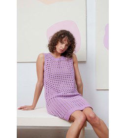 Damesjurk Milena in gaatjes patroon gemaakt van Haaknaalden