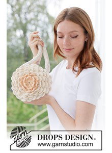 Gehaakte ronde tas met gelaagd bloemenpatroon