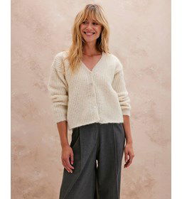 Damesvest met knoopsluiting gemaakt van Phildar Phil Chic