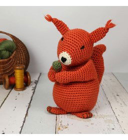 Eekhoorn gemaakt van Drops Snow - Eskimo