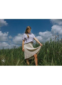 Damesrok met brede ajourrand 