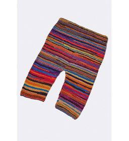 Gekleurd babybroekje gemaakt van Lang Yarns Merino 200 bebe