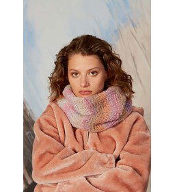 Loopsjaal gemaakt van Lang Yarns Orion