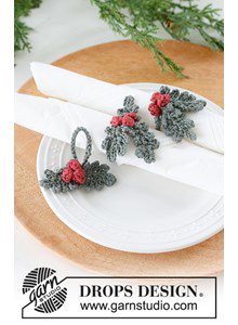 Haakpatroon servetring of kerstdecoratie holly napkin rings gemaakt van Drops Muskat