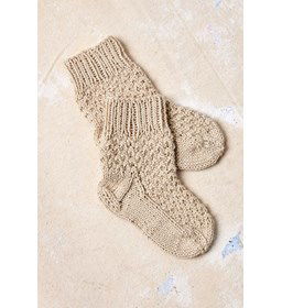 Babysokjes in structuurpatroon gemaakt van Lang Yarns Baby Cotton Naturally Colored