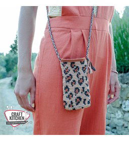 Telefoonhoesje gemaakt van Looms en punnikklosjes