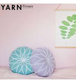 Kussen gemaakt van Scheepjes Colour Crafter