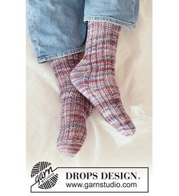 Sokken breien in boordsteek met ruitvormige hiel gemaakt van DROPS Fiesta