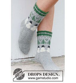 Sokken met sneeuwpoppatroon gemaakt van Drops Karisma