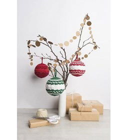 Kerstballen gemaakt van styropor - piepschuim