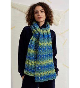 Sjaal met fantasiepatroon gemaakt van Lang Yarns Bergen 1102.