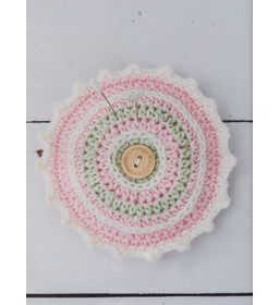 Speldenkussen gemaakt van knopen