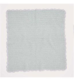 In stokjes gehaakte babydeken gemaakt van Rico Creative Chenillove