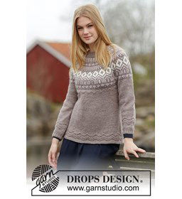 Gebreide getailleerde trui gemaakt van Drops Karisma