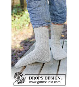 Gebreide sokken met boordsteek & ruitvormige hiel gemaakt van Drops Fabel
