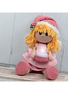 Haakpatroon pop engel evi met kaarsje en muts. gemaakt van Durable Teddy