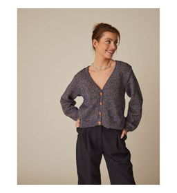 Damesvest mat lage V-hals gemaakt van Phildar Phil Disco