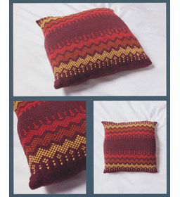 Kussen Happy Waves gemaakt van Lang Yarns Merino 120 en 120 Color